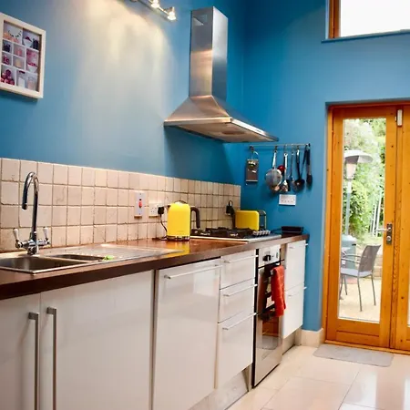 2 Bedroom House In City Centre *